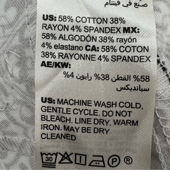 Chico's Black and White Geometric Bermuda Shorts NWT Pockets Women’s Size 0/US 4 - Picture 10 of 16